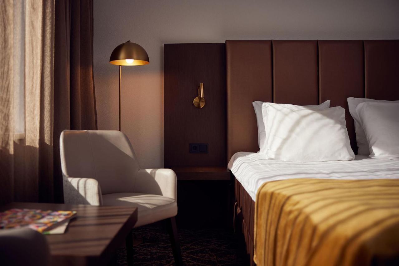 Deluxe Double Room Bath,1498631332:JPEG